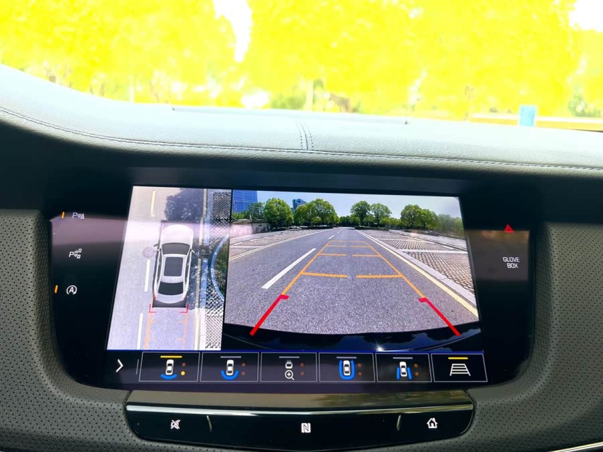 凱迪拉克 CT6  2020款 改款 28T 領(lǐng)先運(yùn)動(dòng)型圖片