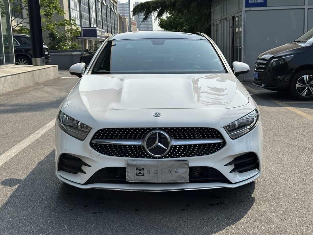 奔馳 奔馳A級  2022款 改款 A 180 L 運動轎車圖片