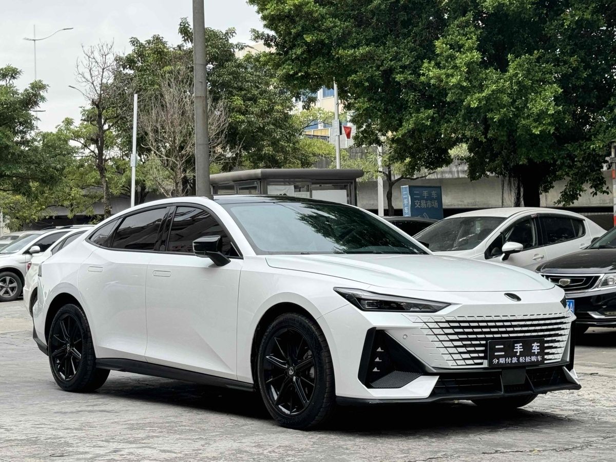 長(zhǎng)安 長(zhǎng)安UNI-V  2022款 1.5T 尊貴型圖片