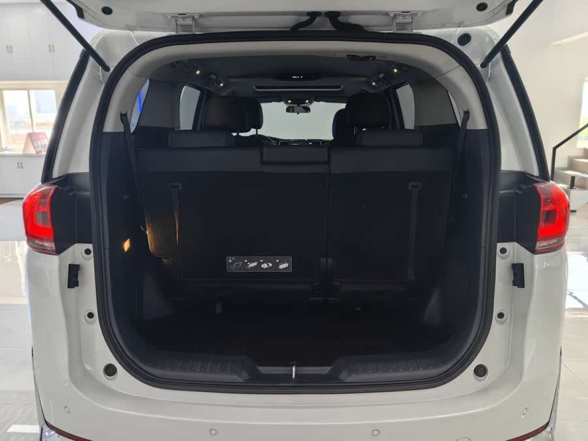 廣汽傳祺 M8  2024款 領(lǐng)秀系列 390T 豪華版圖片