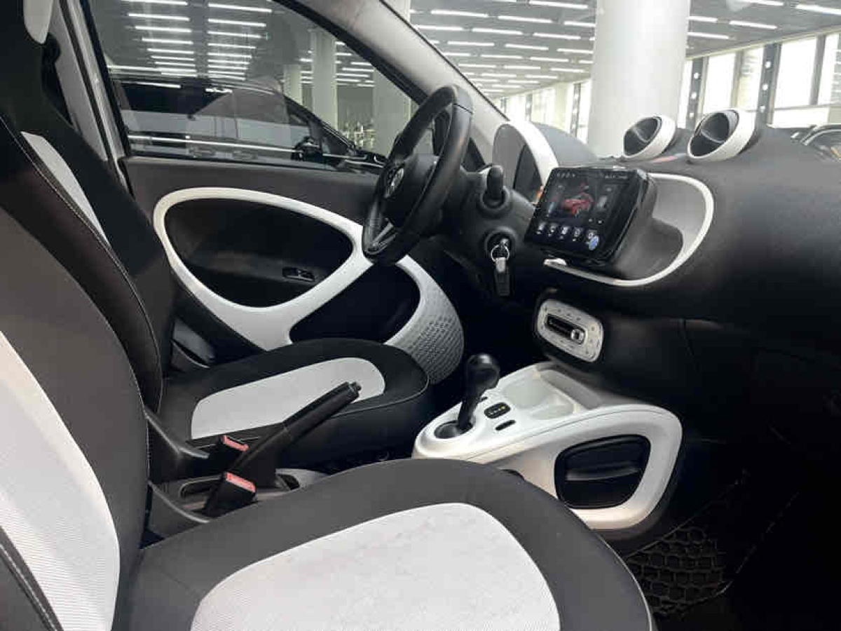 smart forfour  2016款 1.0L 52千瓦激情版圖片