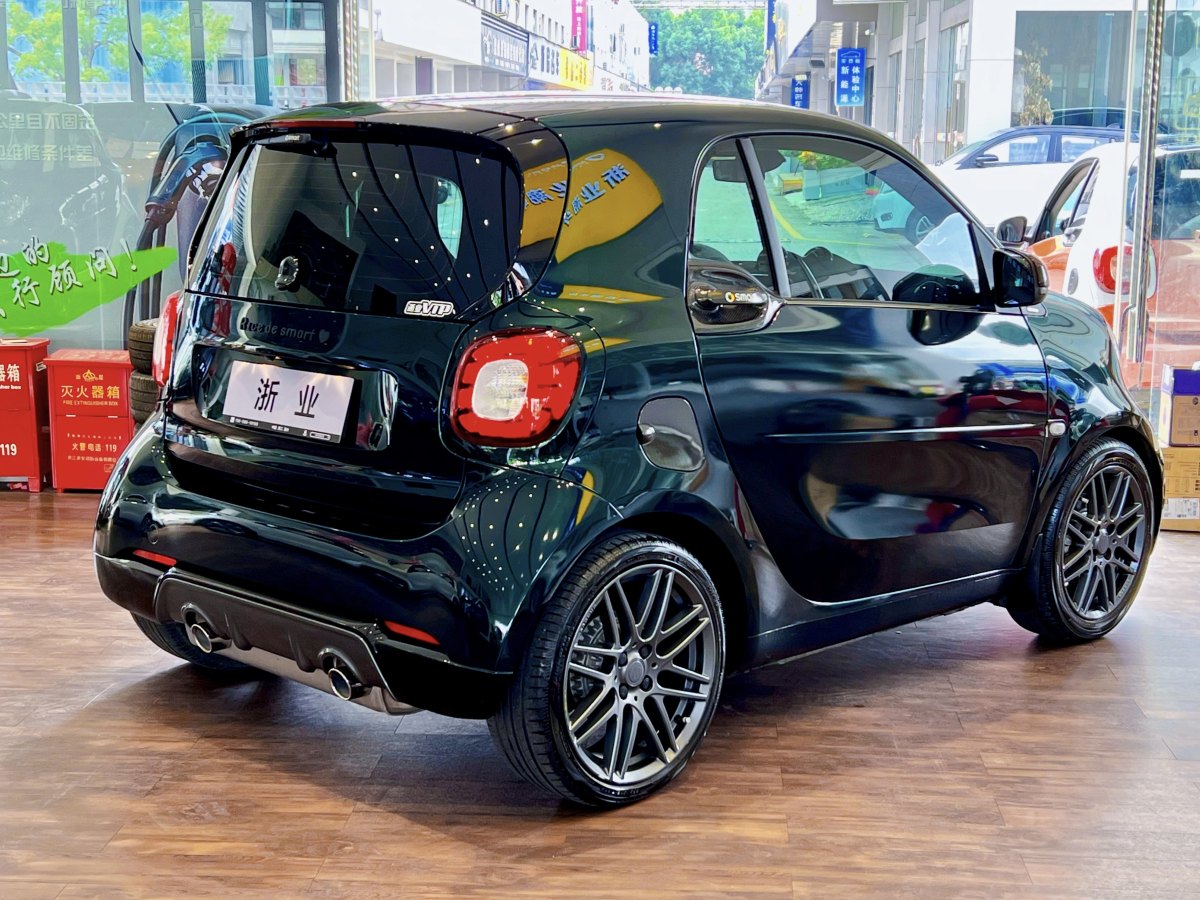 smart fortwo  2018款 0.9T 66千瓦流光綠特別版圖片