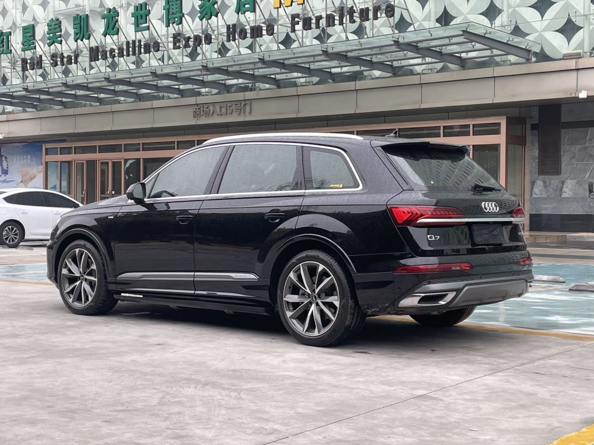 奧迪 奧迪Q7  2024款 55 TFSI quattro S line運(yùn)動(dòng)型圖片