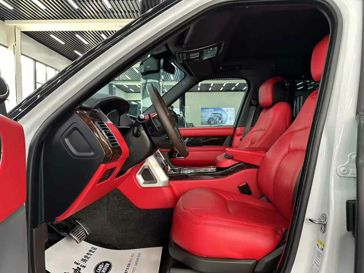 路虎 攬勝  2020款 3.0 L6 傳世加長(zhǎng)版圖片