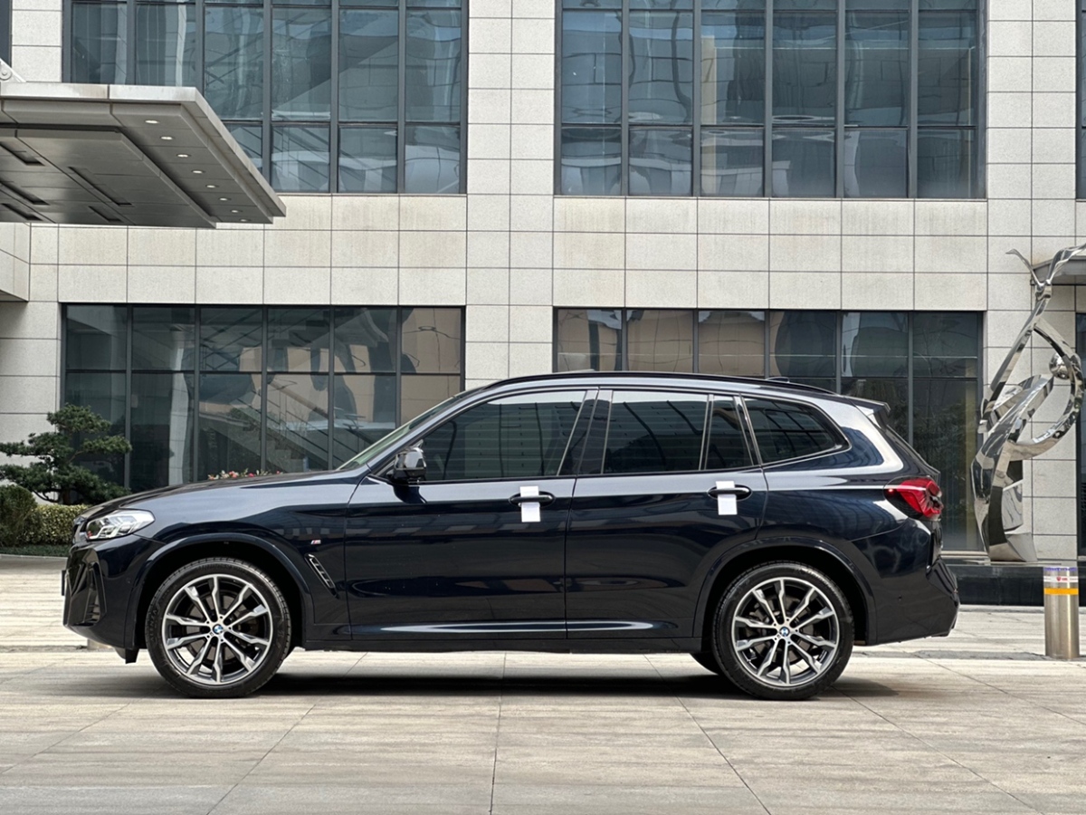 寶馬 寶馬X3  2022款 xDrive30i 領(lǐng)先型 M曜夜套裝圖片