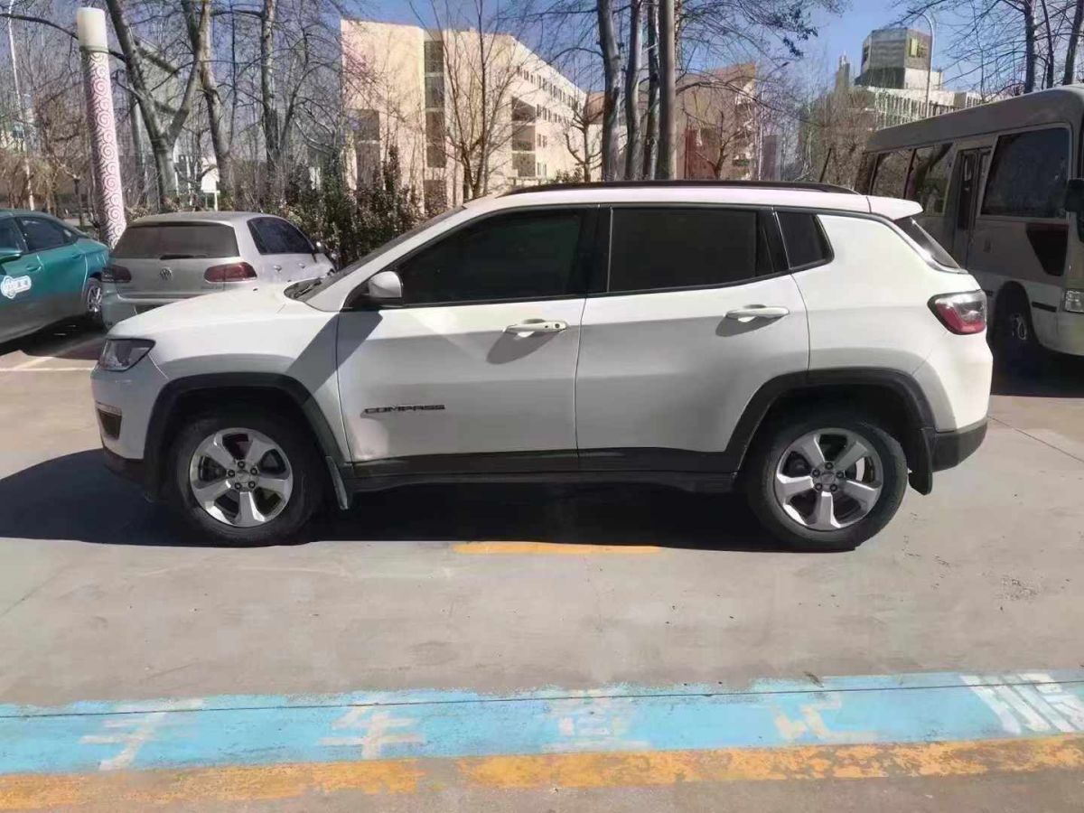 Jeep 指南者  2019款  200T 自動(dòng)典尚版圖片