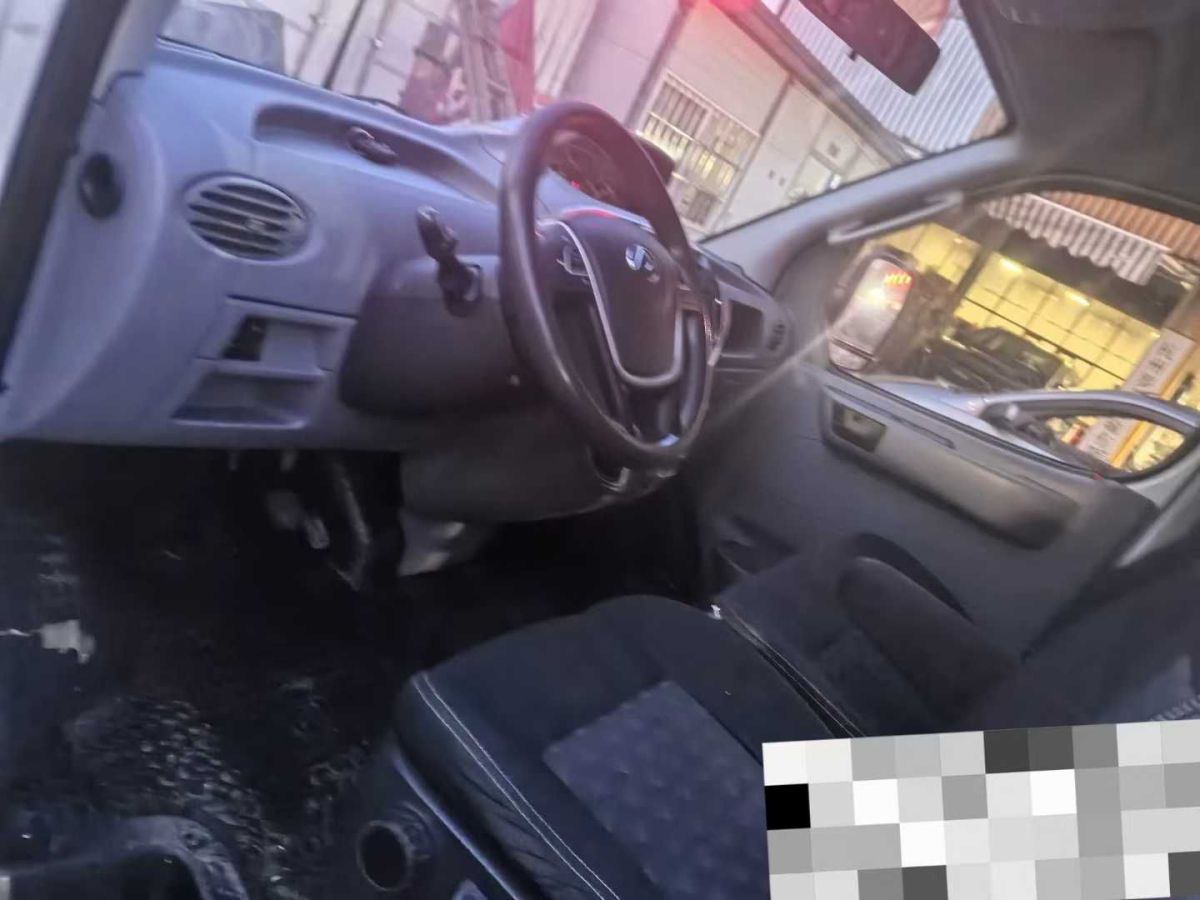 上汽大通 上汽大通MAXUS V100  2022款 2.0T旅行家V100圖片
