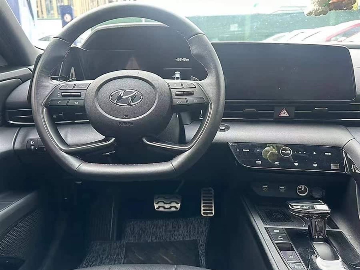 現(xiàn)代 伊蘭特  2022款 240TGDi DCT TOP旗艦版圖片