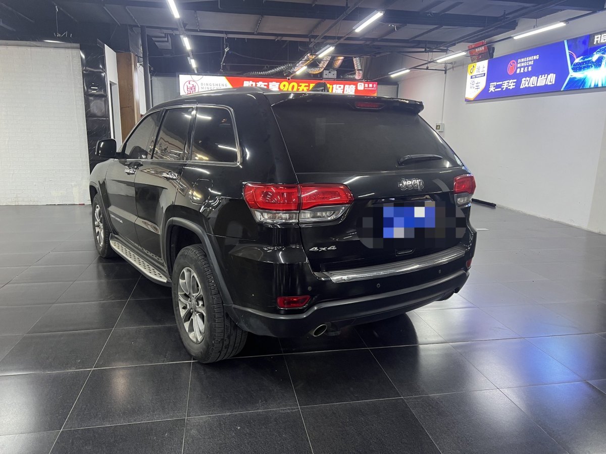 Jeep 大切諾基  2016款 3.0L 舒享導(dǎo)航版圖片