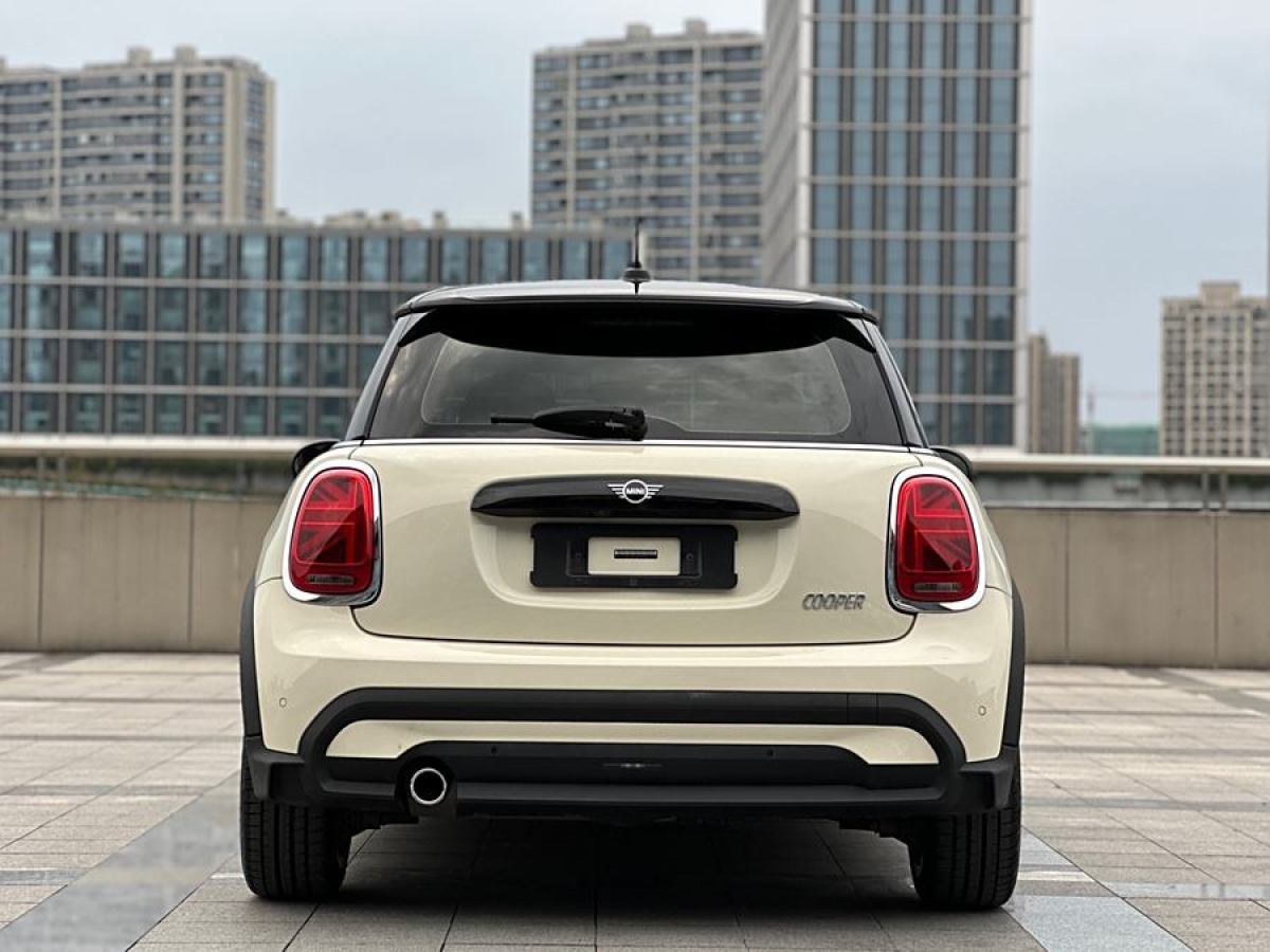 MINI MINI  2022款 改款 1.5T COOPER 藝術(shù)家圖片