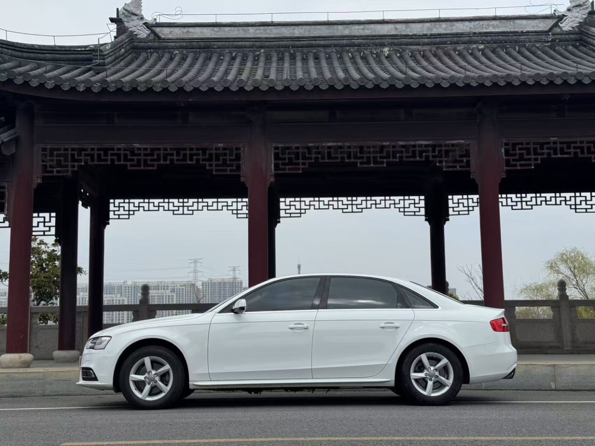 奧迪 奧迪A4L  2015款 35 TFSI 自動標(biāo)準(zhǔn)型圖片