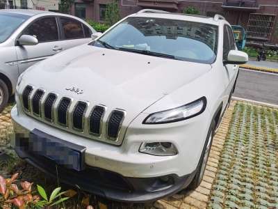 2017年6月 Jeep 自由光 2.4L 優(yōu)越版圖片