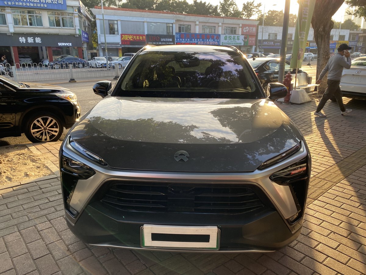 蔚來 ES8  2020款 415KM 基準(zhǔn)版 六座版圖片