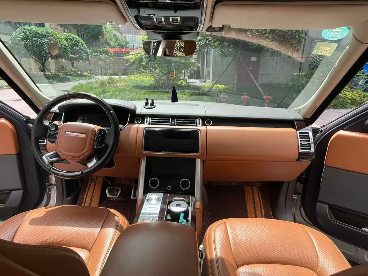 路虎 攬勝  2020款 3.0 L6 傳世加長(zhǎng)版圖片
