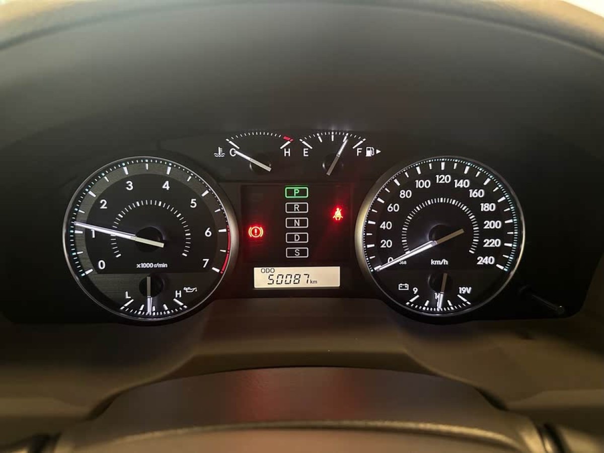 豐田 蘭德酷路澤  2015款 4.0L V6 中東低配版圖片
