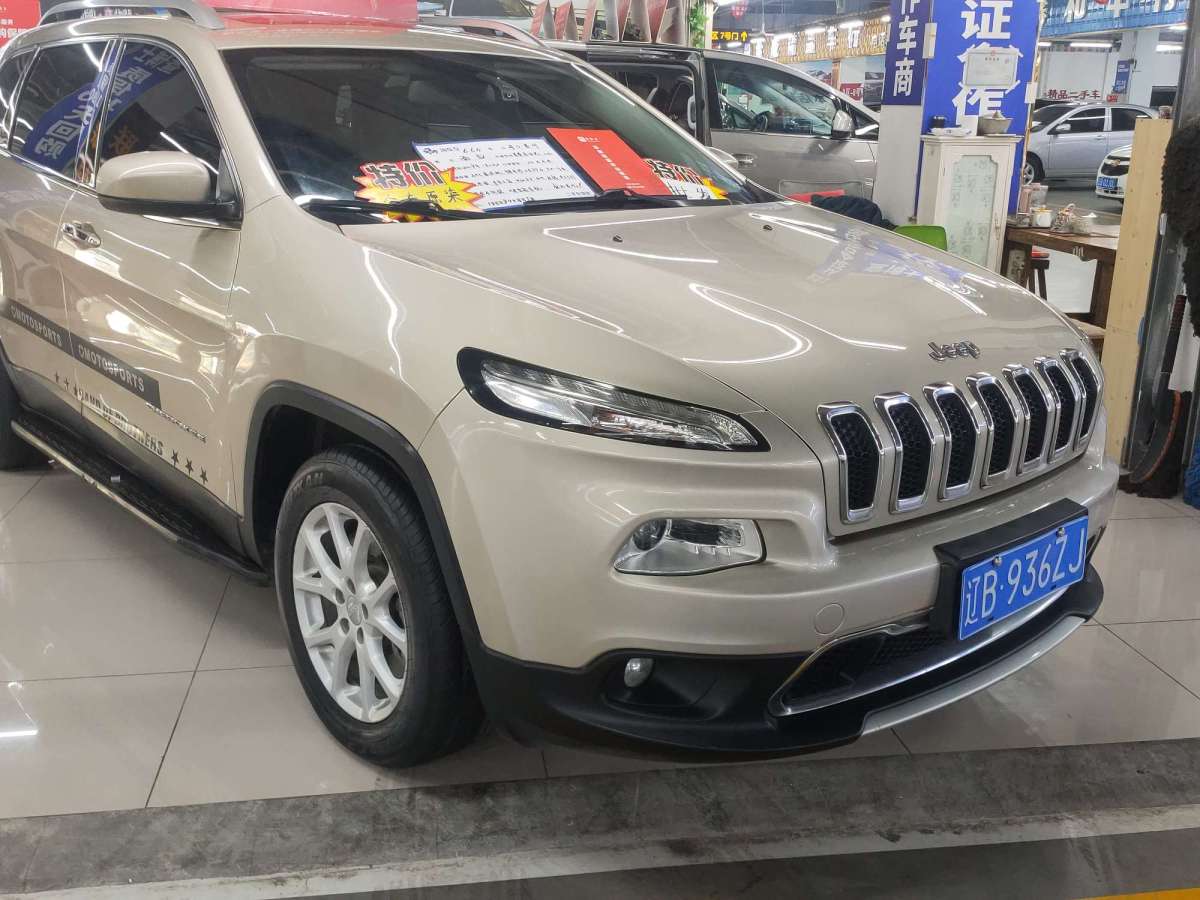 Jeep 自由光  2017款 2.4L 領(lǐng)先版圖片