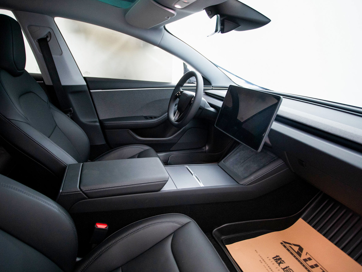 特斯拉 Model 3  2025款 后輪驅(qū)動(dòng)版圖片