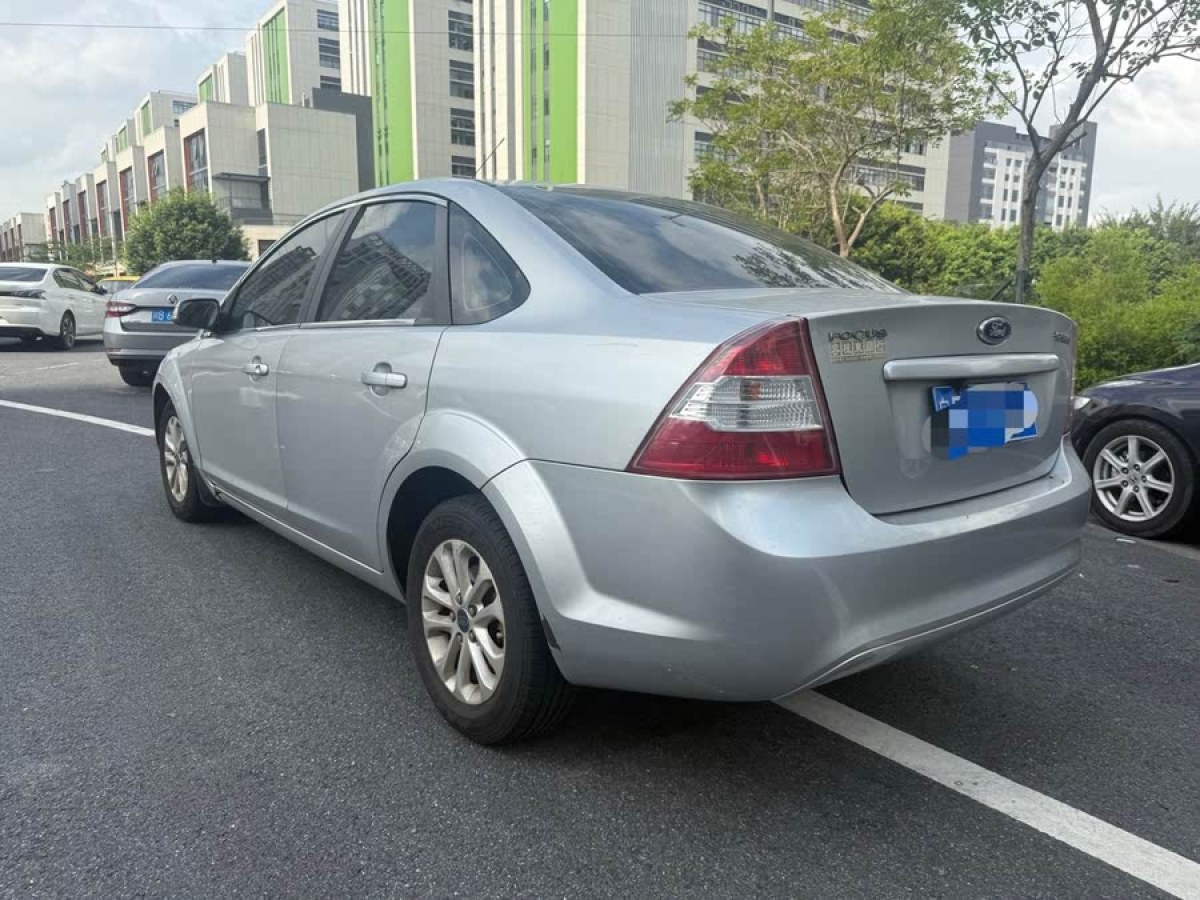福特 ?？怂? 2013款 三廂經(jīng)典 1.8L 手動基本型圖片