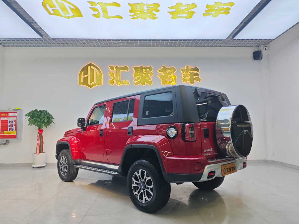 北京 BJ40  2020款 2.0T 自動(dòng)四驅(qū)城市獵人版至尊型圖片