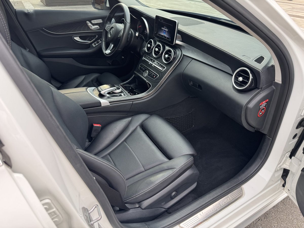 2018年8月奔驰 奔驰C级  2018款 C 200 L 运动版 成就特别版