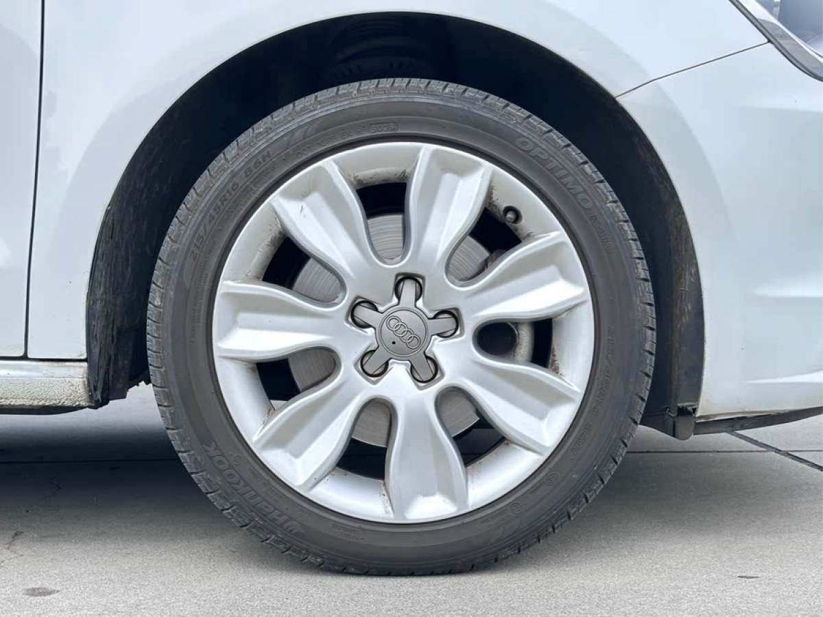 奧迪 奧迪A1  2014款 30 TFSI 技術(shù)型圖片