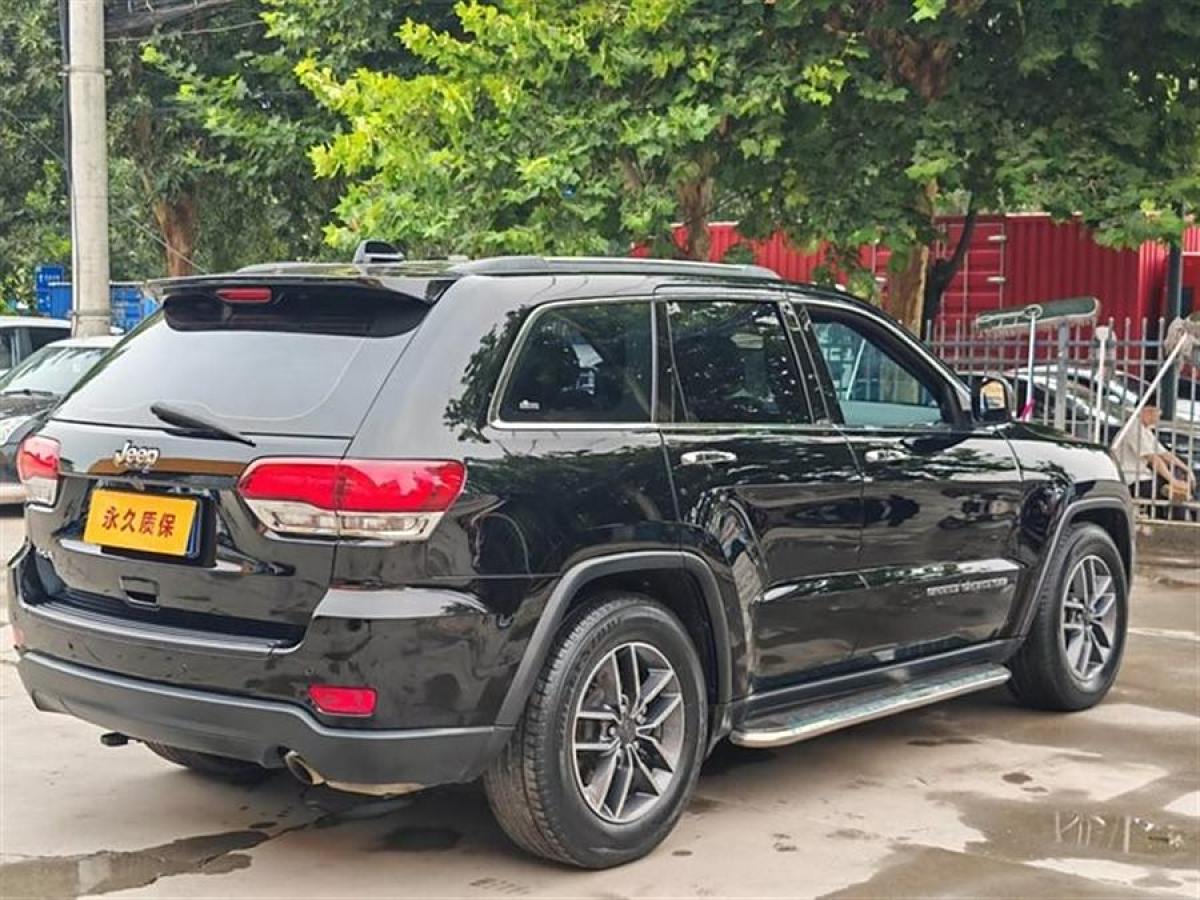 Jeep 大切諾基  2020款 3.0L 專業(yè)導(dǎo)航版圖片