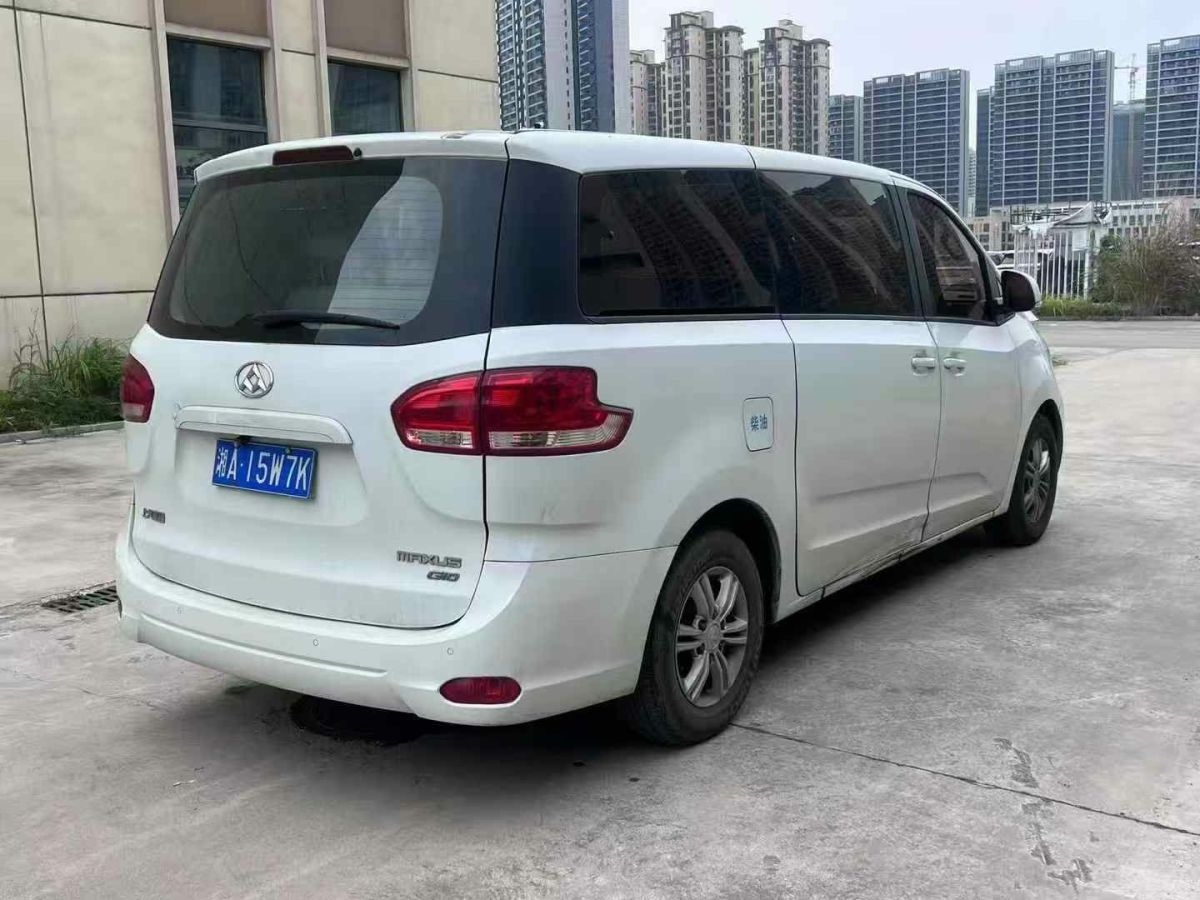 上汽大通 V80  2017款 2.5T AMT傲運通國IV長軸中頂6-10座圖片