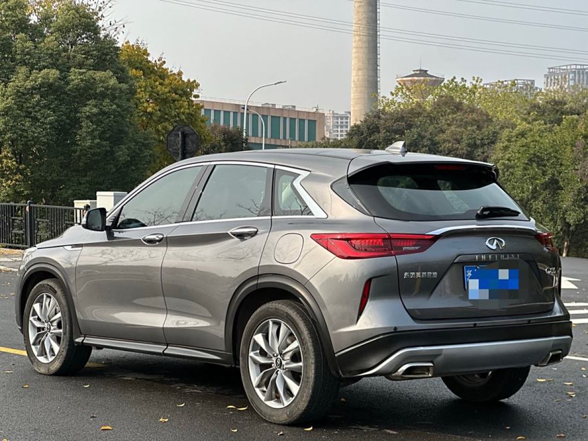 英菲尼迪 QX50  2020款 改款 2.0T 兩驅(qū)時(shí)尚版圖片