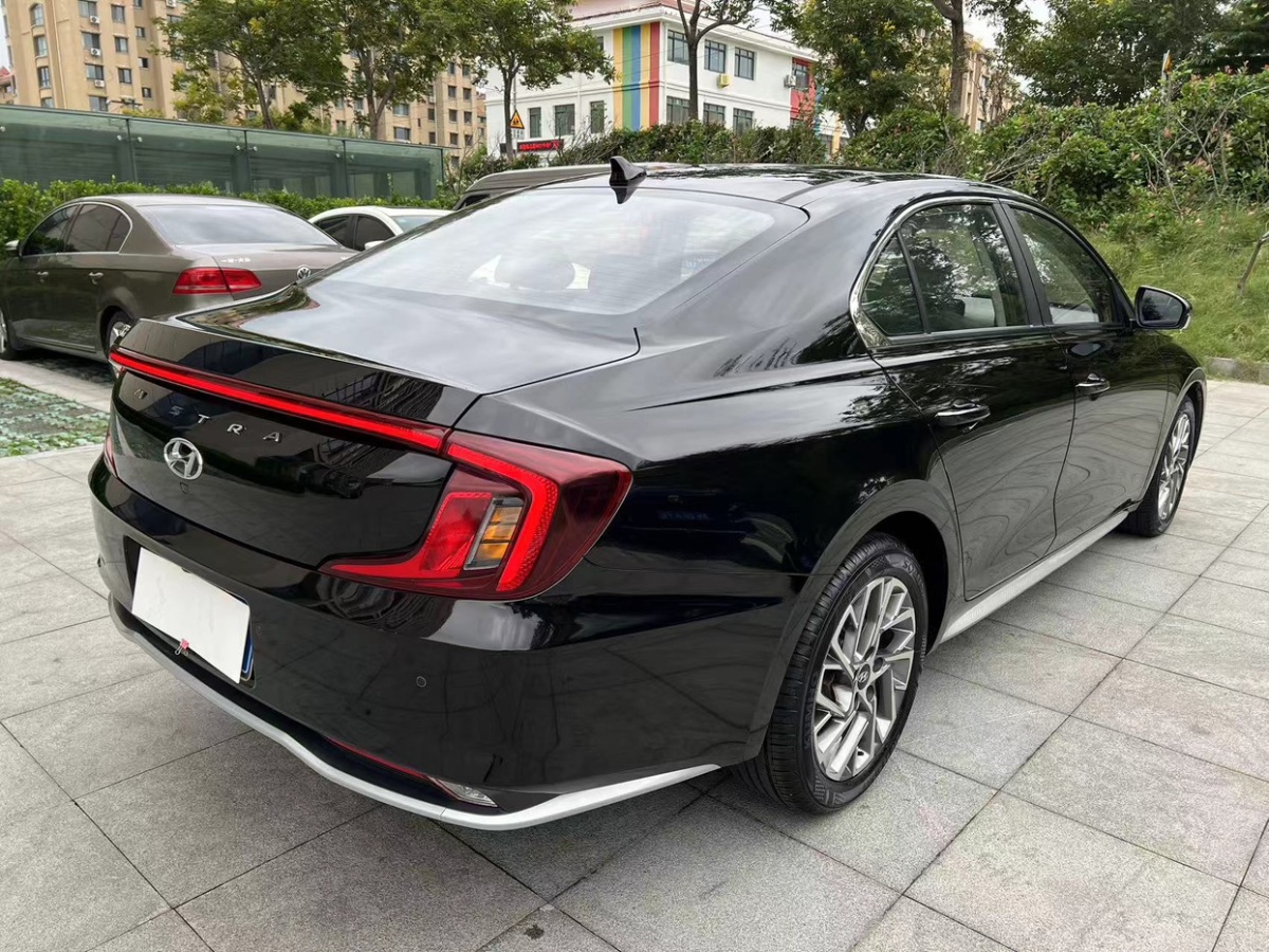 現(xiàn)代 名圖  2021款 1.8L CVT尊貴版LUX圖片