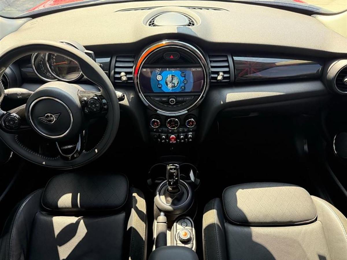 2019年4月MINI COUNTRYMAN  2018款 1.5T COOPER 藝術(shù)家