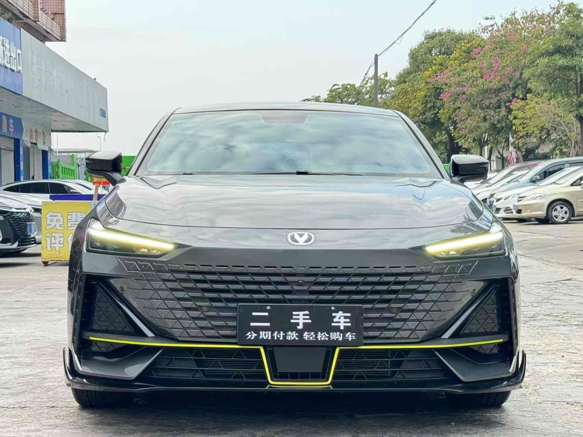 長安 長安UNI-V  2022款 1.5T 運(yùn)動版圖片