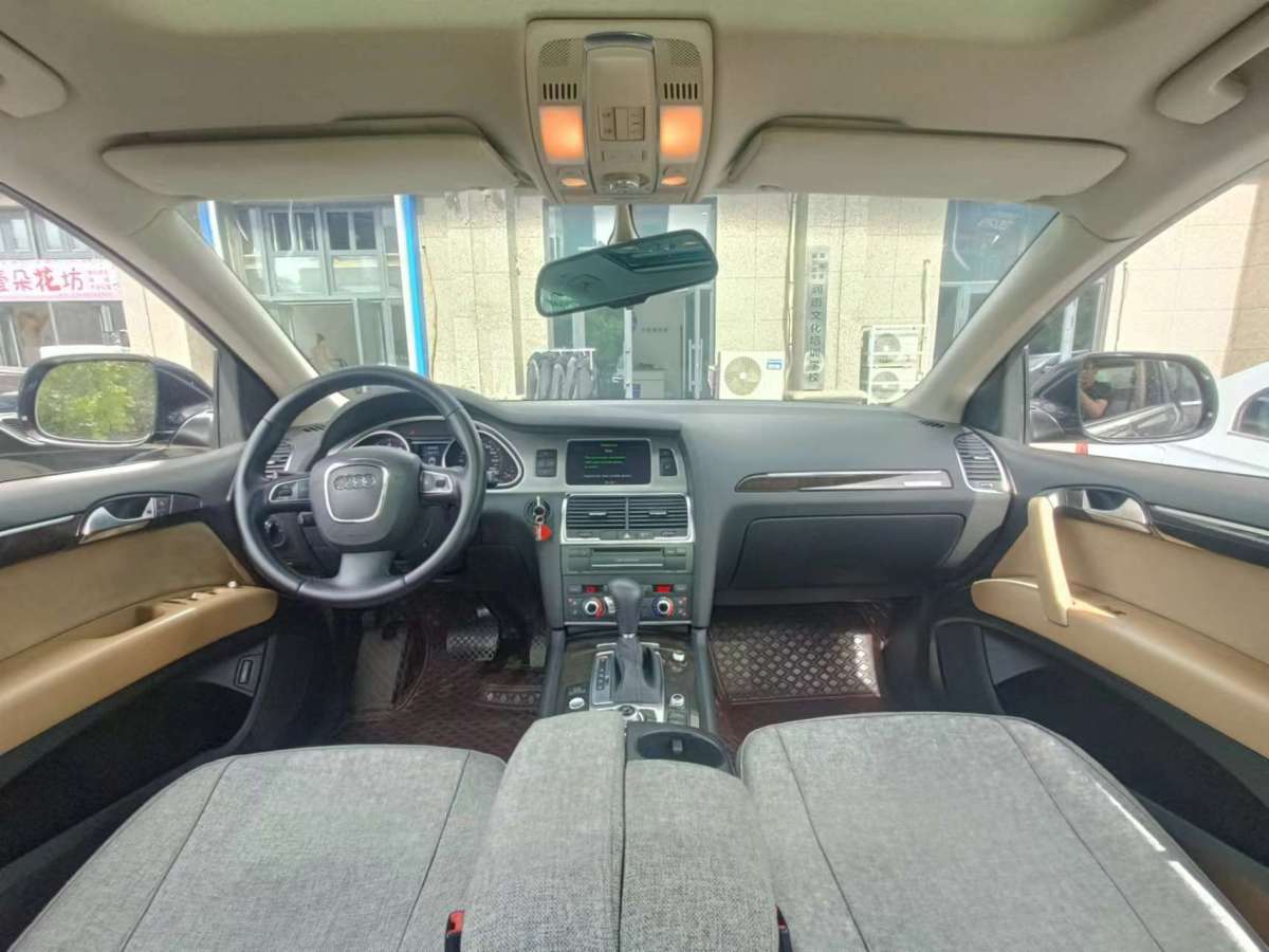 奧迪 奧迪Q7  2010款 3.0 TDI quattro 領(lǐng)先型圖片