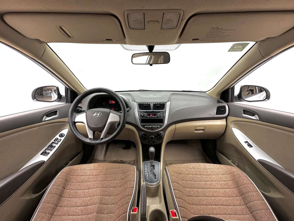 2012年6月现代 瑞纳  2010款 三厢 1.4L 自动舒适型GS