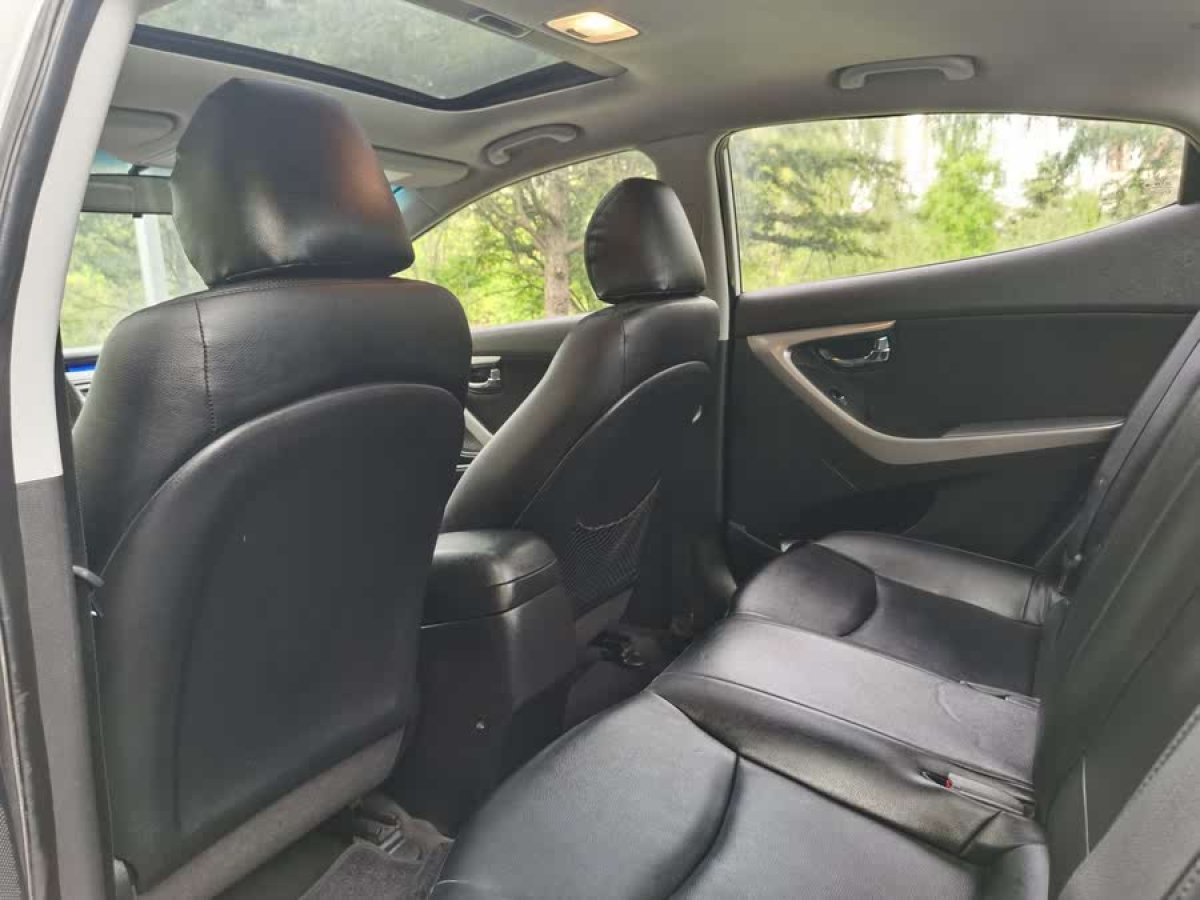 現(xiàn)代 朗動  2012款 1.6L 自動尊貴型圖片