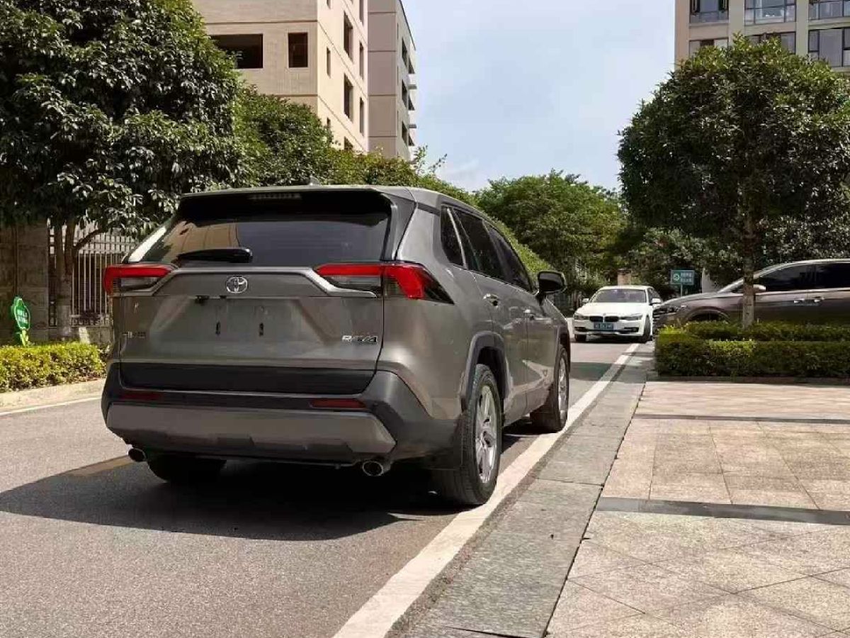 豐田 RAV4榮放  2022款 2.0L CVT兩驅(qū)風(fēng)尚版圖片