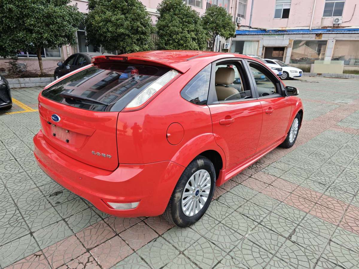 福特 ?？怂? 2013款 兩廂經(jīng)典 1.8L 自動基本型圖片