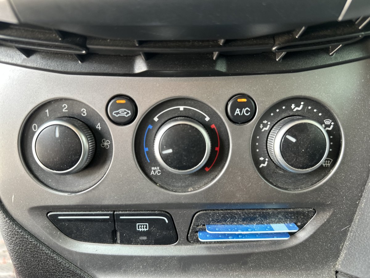 福特 ?？怂? 2012款 兩廂 1.6L 自動(dòng)舒適型圖片