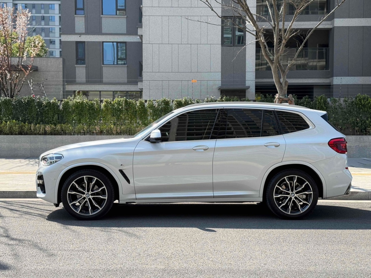 寶馬 寶馬X3  2021款 xDrive30i 領(lǐng)先型 M運(yùn)動(dòng)套裝圖片