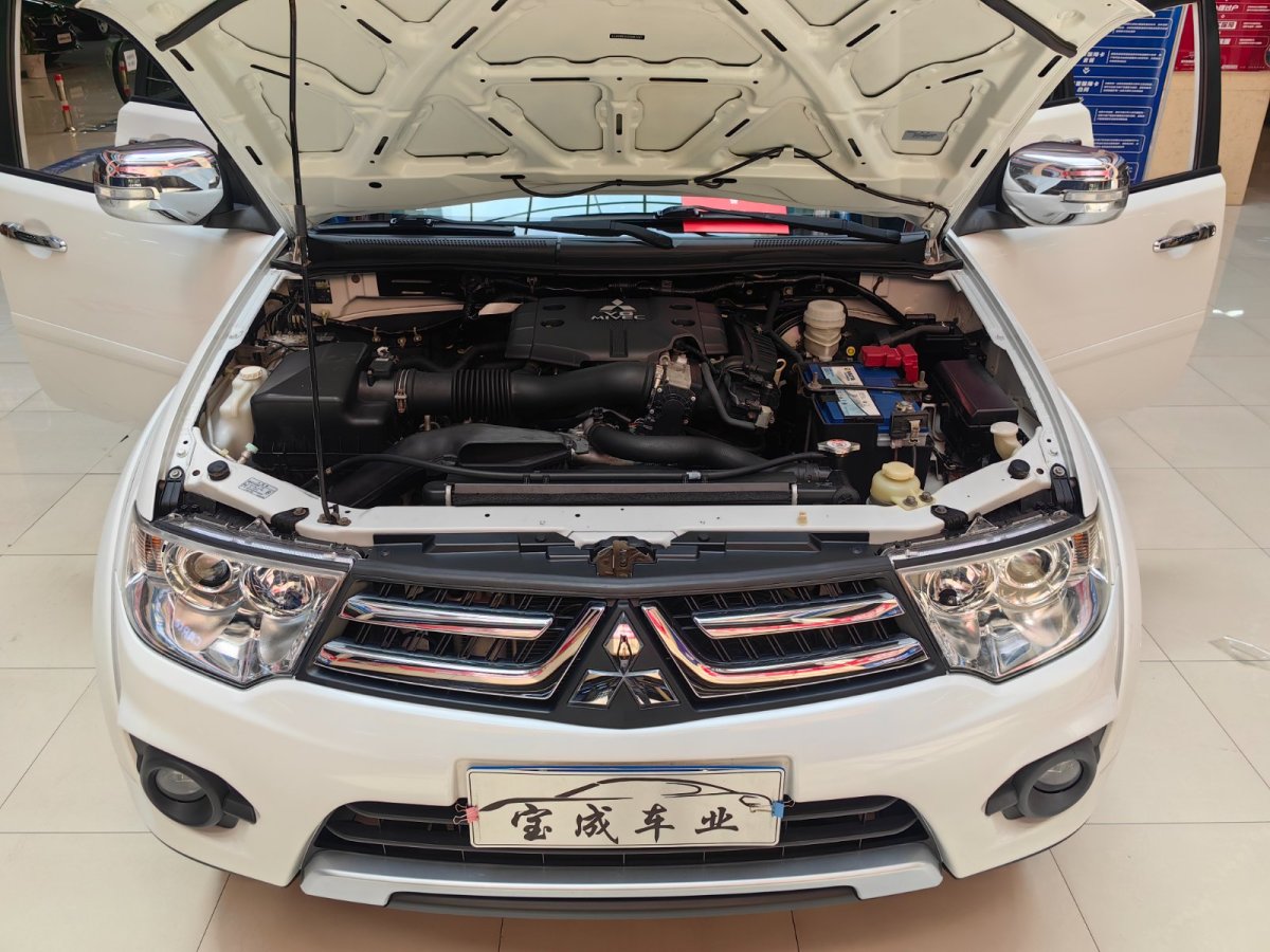 三菱 帕杰羅?勁暢  2013款 3.0L 自動四驅旗艦版圖片