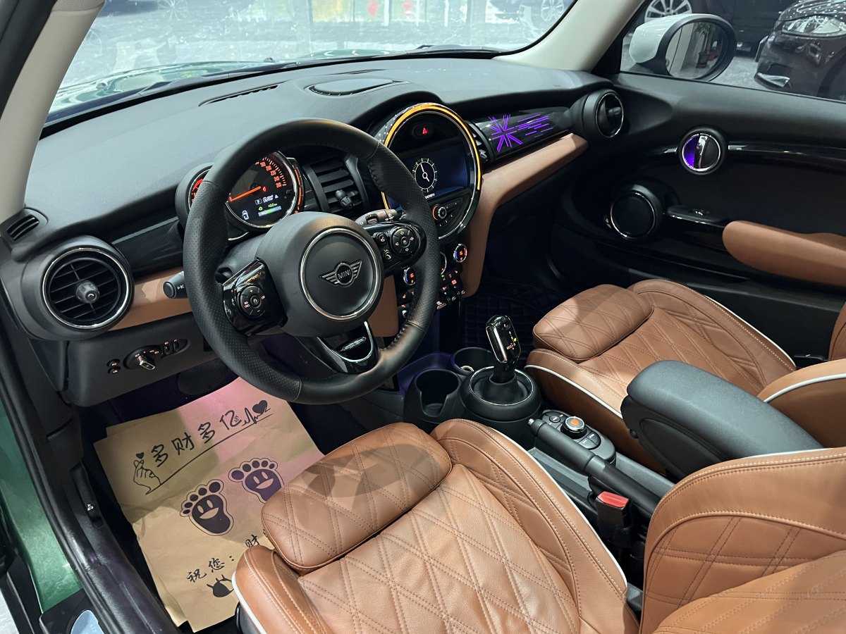 MINI COUNTRYMAN  2018款 1.5T COOPER 藝術(shù)家圖片