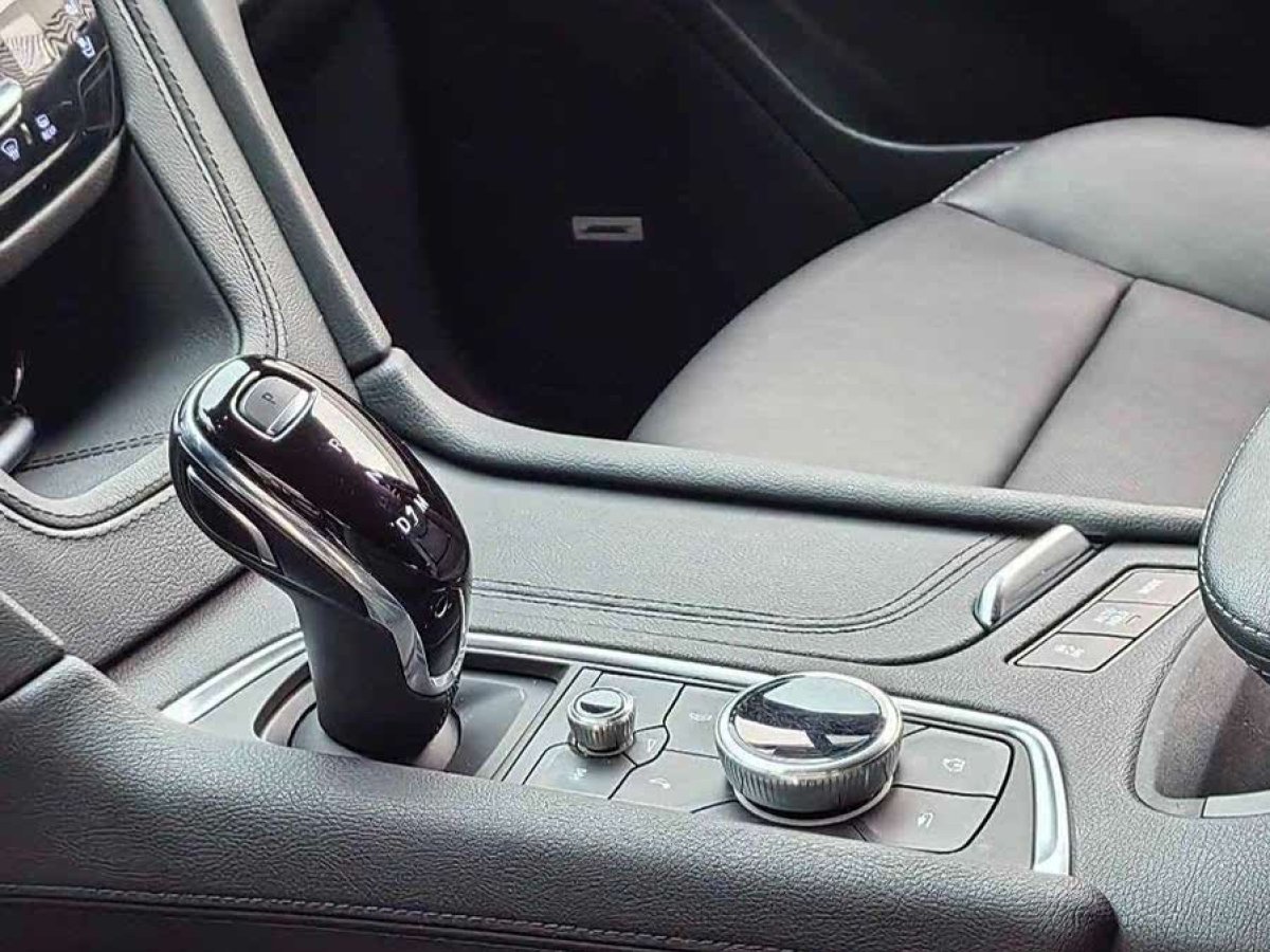 凱迪拉克 XT6  2022款 2.0T 六座四驅(qū)豪華型圖片