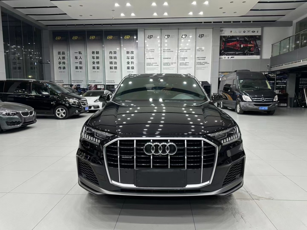 奧迪 奧迪Q7  2020款 55 TFSI quattro 黑武士專享版圖片