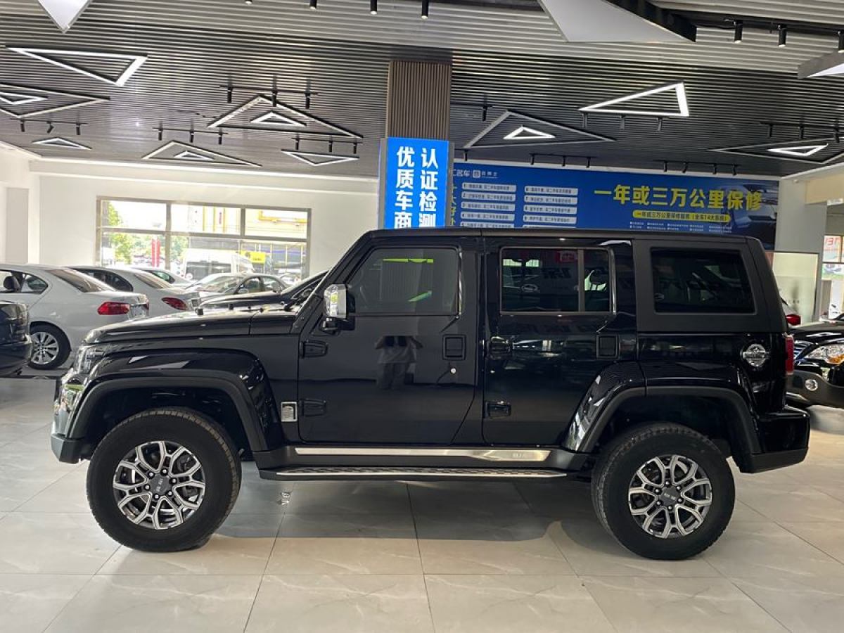 2021年8月北京 BJ40  2020款 2.0T 自動(dòng)四驅(qū)城市獵人版?zhèn)b客型