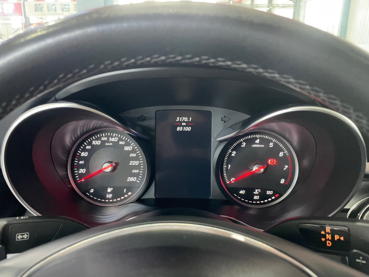 2017年10月奔驰 奔驰C级  2017款 改款 C 180 L 动感型运动版