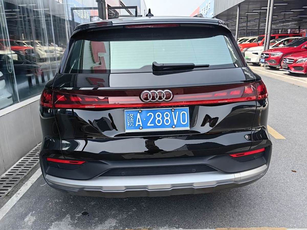 奧迪 奧迪Q6  2022款 45 TFSI quattro 齊云型 羽林套裝圖片