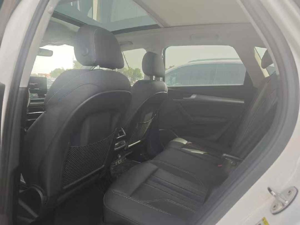 奧迪 奧迪Q5 e-tron  2022款 40 e-tron 星耀型 機(jī)甲套裝圖片