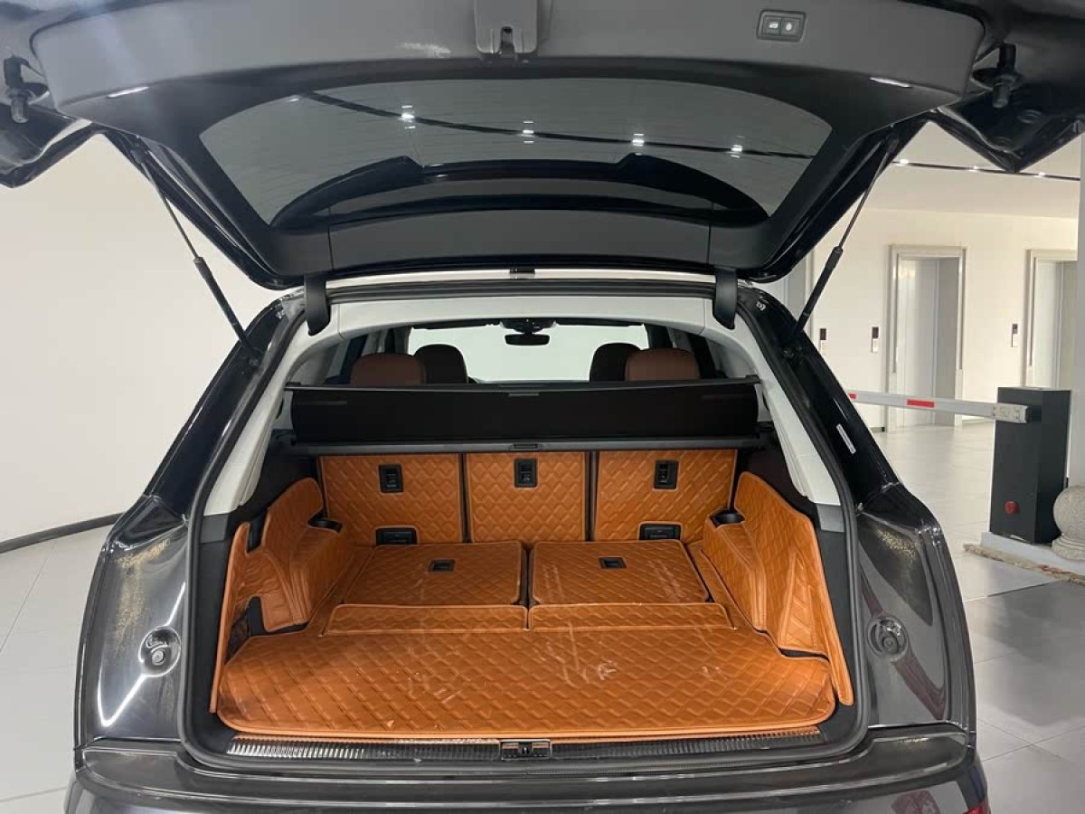 奧迪 奧迪Q7  2024款 45 TFSI quattro S line運(yùn)動(dòng)型圖片