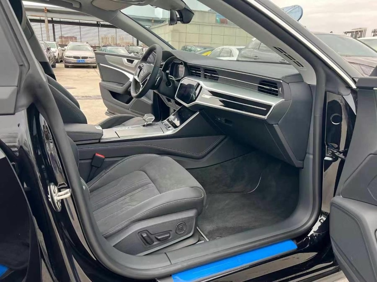 奧迪 奧迪A7L  2024款 45TFSI S-line 筑夢(mèng)型 流晶套裝圖片