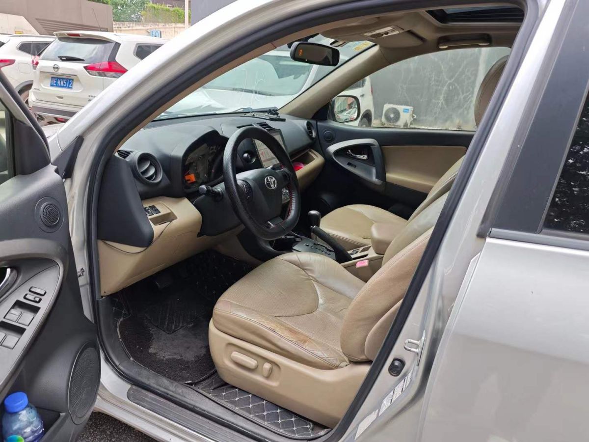 豐田 RAV4榮放  2012款 炫裝版 2.0L 手動四驅(qū)圖片