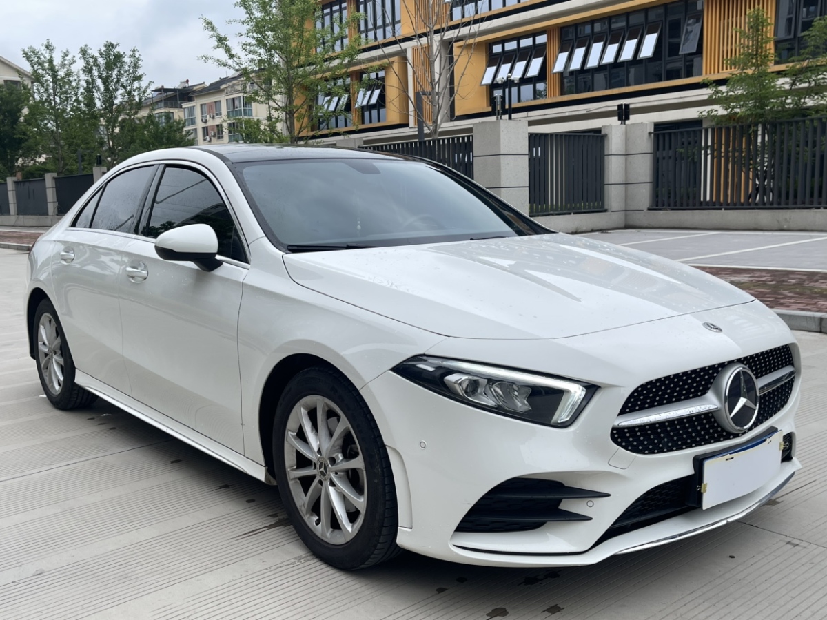 奔馳 奔馳A級(jí)  2021款 A 200 L 運(yùn)動(dòng)轎車動(dòng)感型圖片